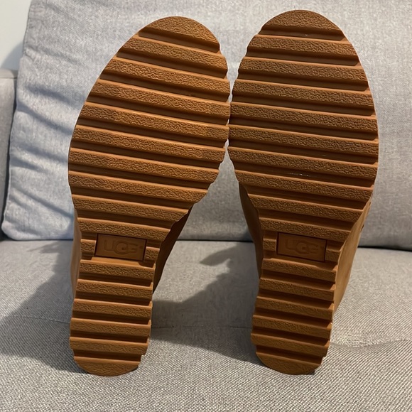 NEW! UGG BOOTS Size 6.5 - Picture 4 of 10